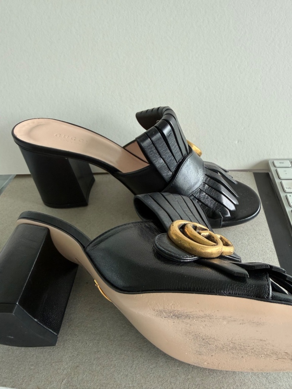 Gucci Marmont Fringe Slide Sandals Black Leather Gold GG Logo Heel Mule 7.5 - Picture 2 of 3
